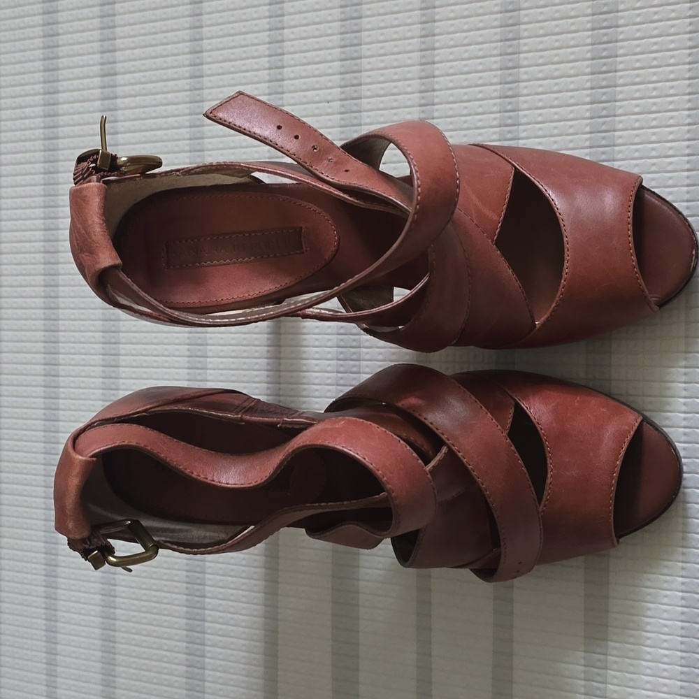Banana Republic Brown Leather Women's Sandals Size 8